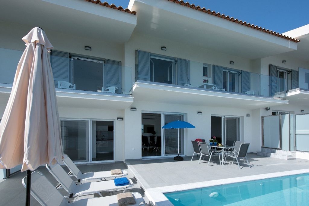 Property photo 2 of 16 Villas From The Pool