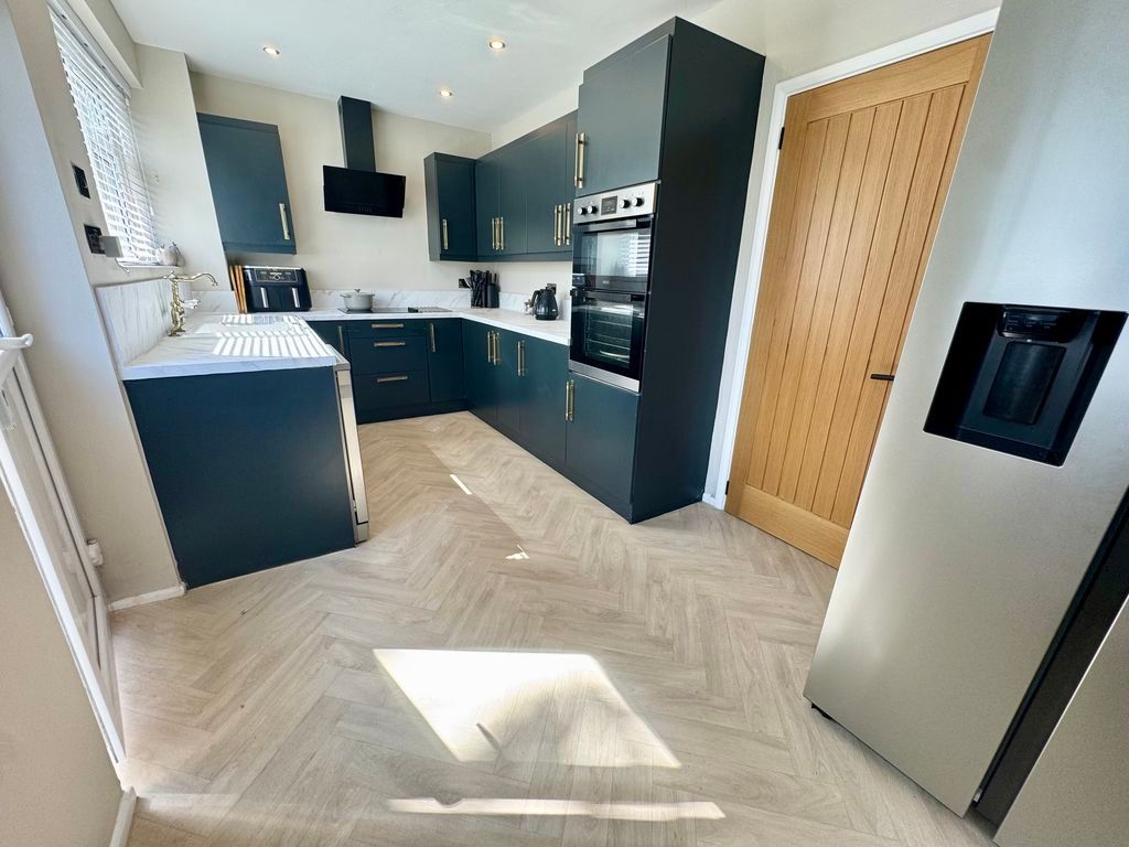 Property photo 2 of 27 Open Plan Kitchen