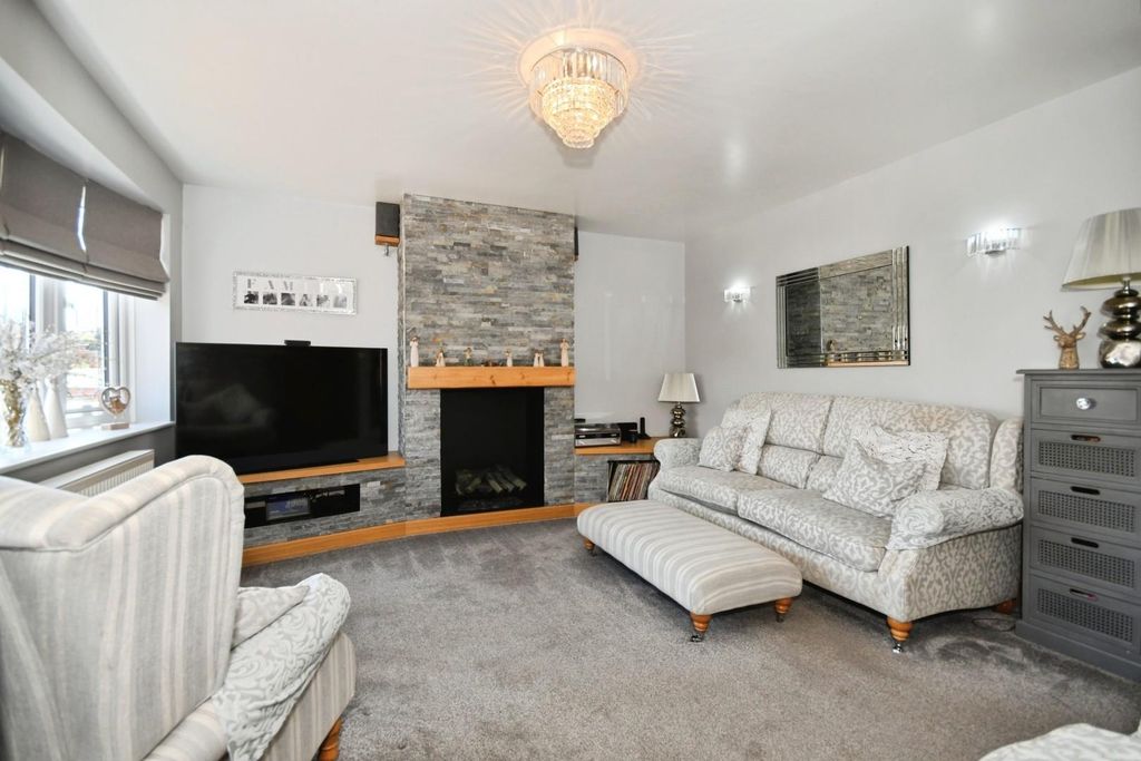 Property photo 3 of 24 Lounge 02.Jpg