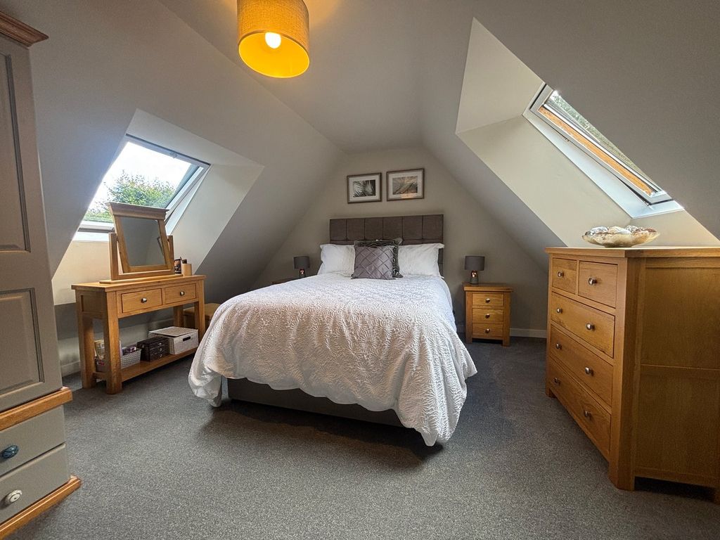 Property photo 3 of 35