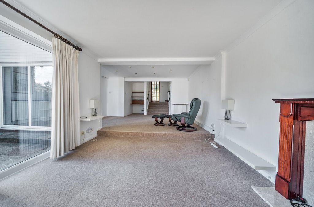 Property photo 3 of 14 1360065-10-68Dbe2...