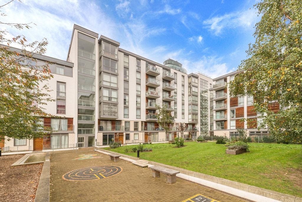 Property photo 2 of 18