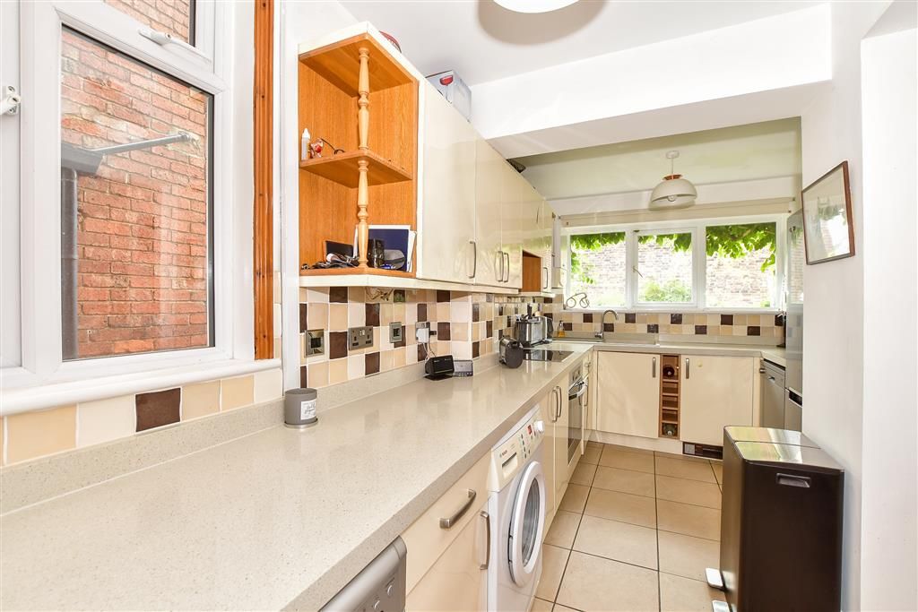 Property photo 3 of 17 Kitchen