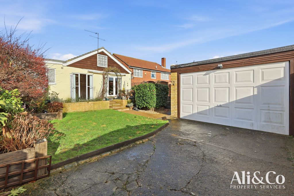 Property photo 2 of 25