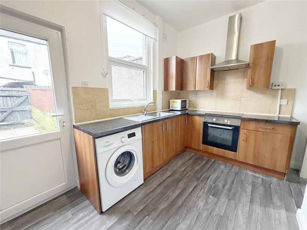 Property photo 2 of 15 Picture No. 04
