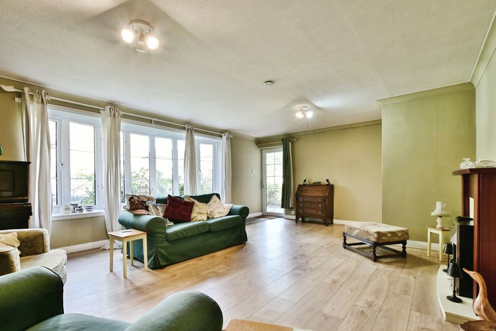 Property photo 2 of 15 Pbox-Img.Jpg