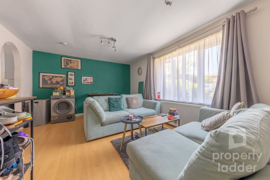 Property photo 2 of 11 Pl-2