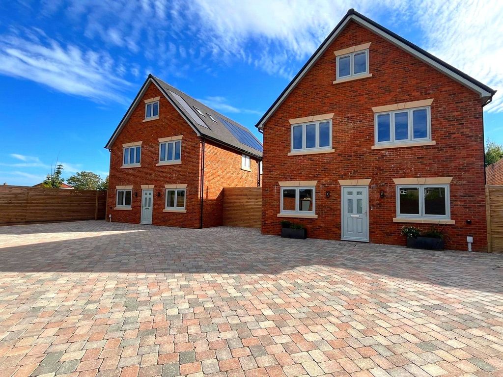 Property photo 2 of 32 Picture No. 64