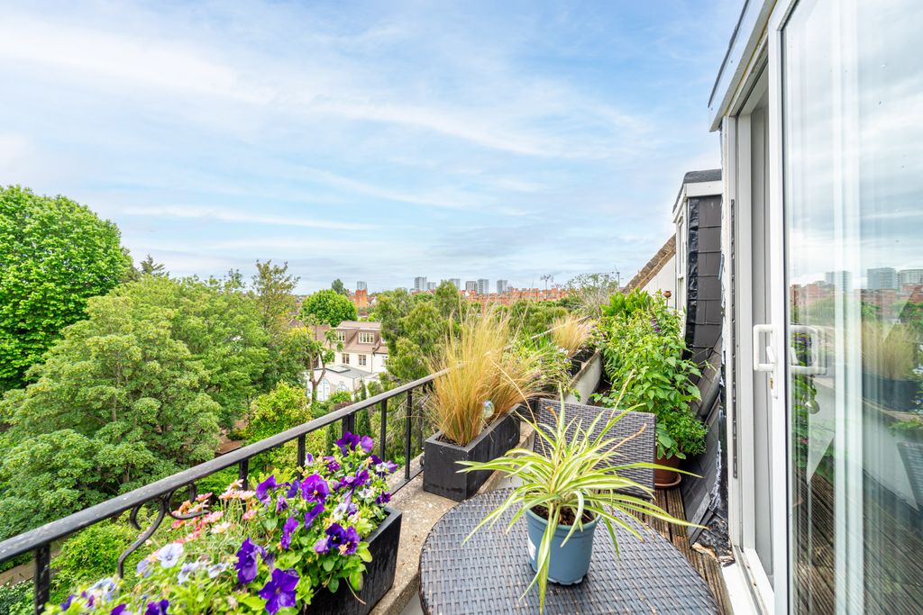 Property photo 3 of 16 Mba02133-Edit
