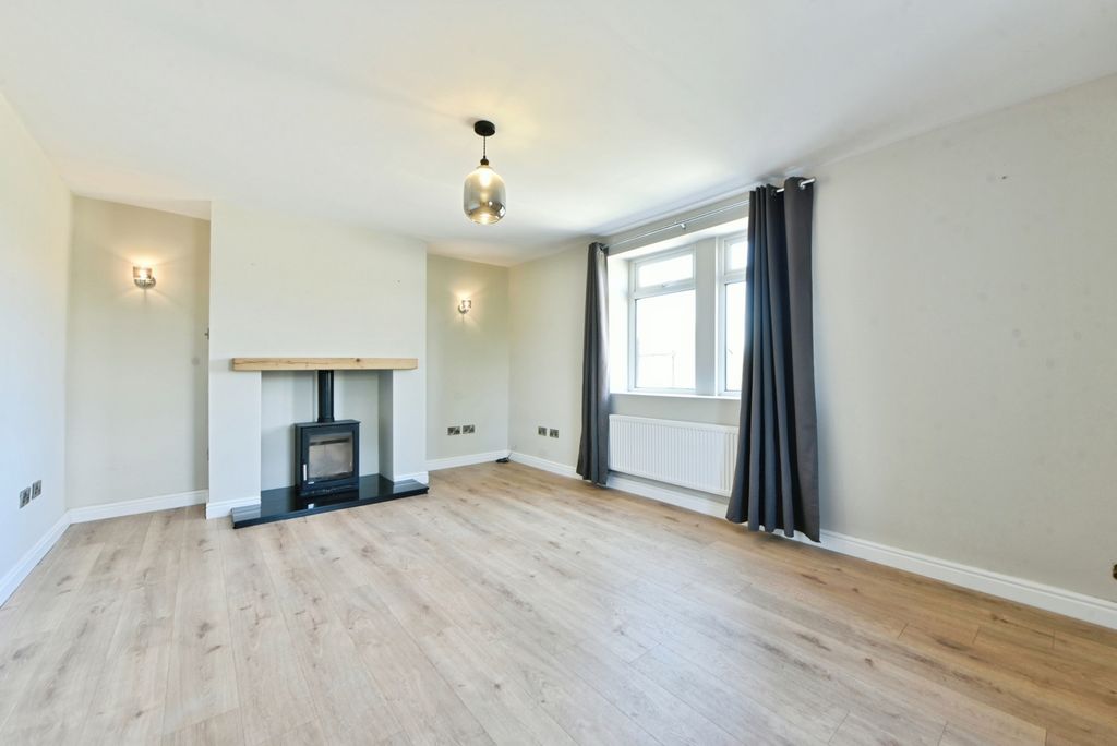 Property photo 2 of 25 Lounge