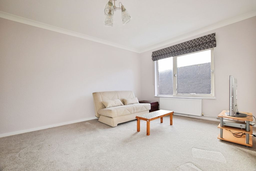 Property photo 2 of 8 Lounge