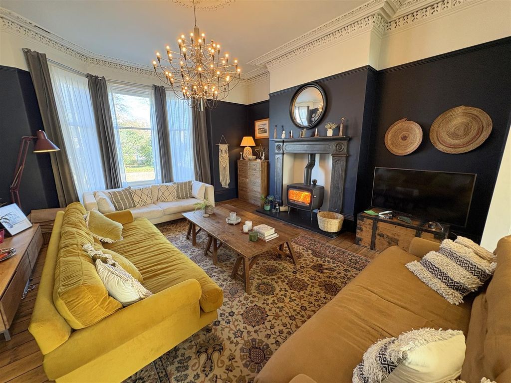 Property photo 2 of 66 Lounge