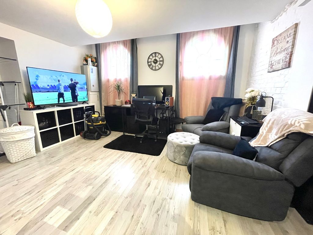 Property photo 2 of 8 Picture 2