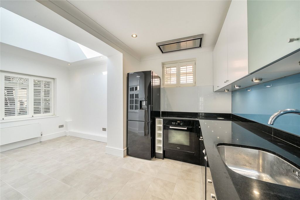 Property photo 3 of 17 Kitchen/Dining