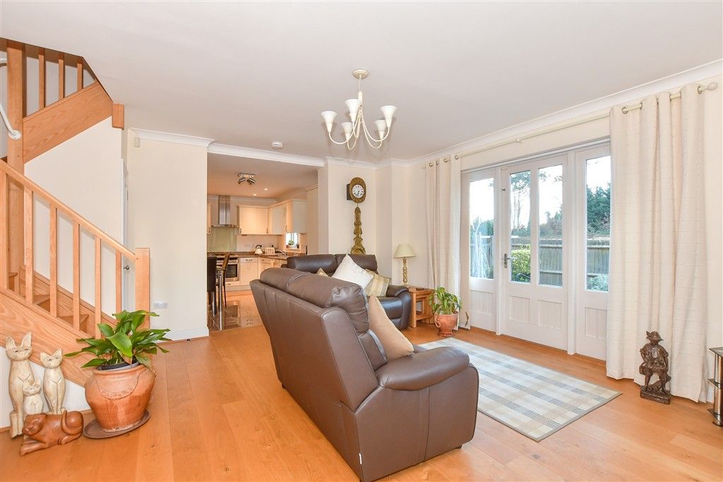 Property photo 2 of 8 Lounge