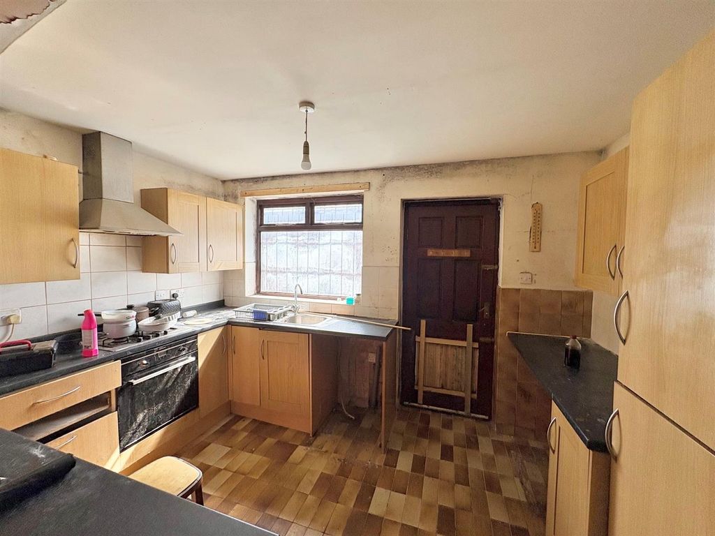 Property photo 2 of 4 Kitchen.Jpg