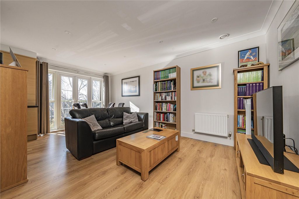 Property photo 2 of 9 Picture No. 11