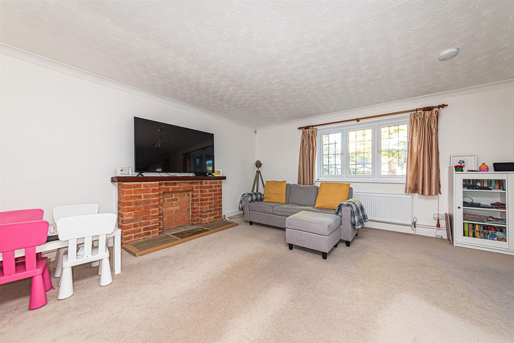 Property photo 2 of 18 6 Leith Close (3).Jpg