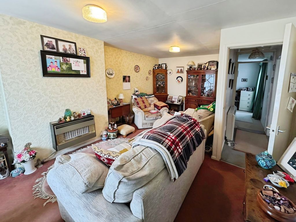 Property photo 3 of 11 9A1710E5-85E9Acea-7E2A-45A8-A1ce-Aed367dc8ce2