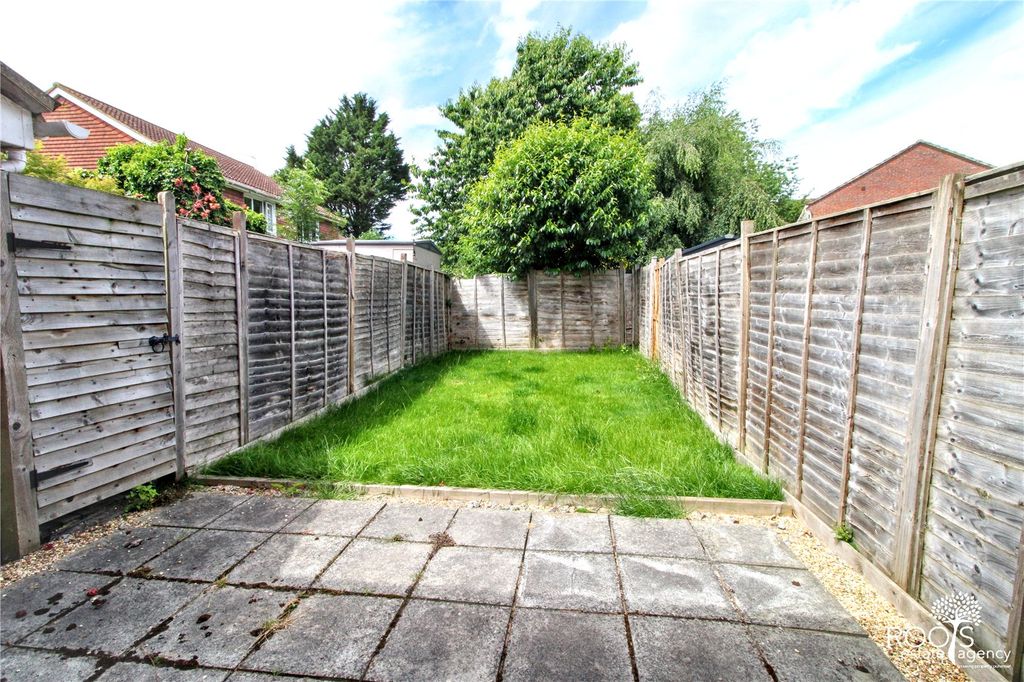 Property photo 2 of 12 Garden