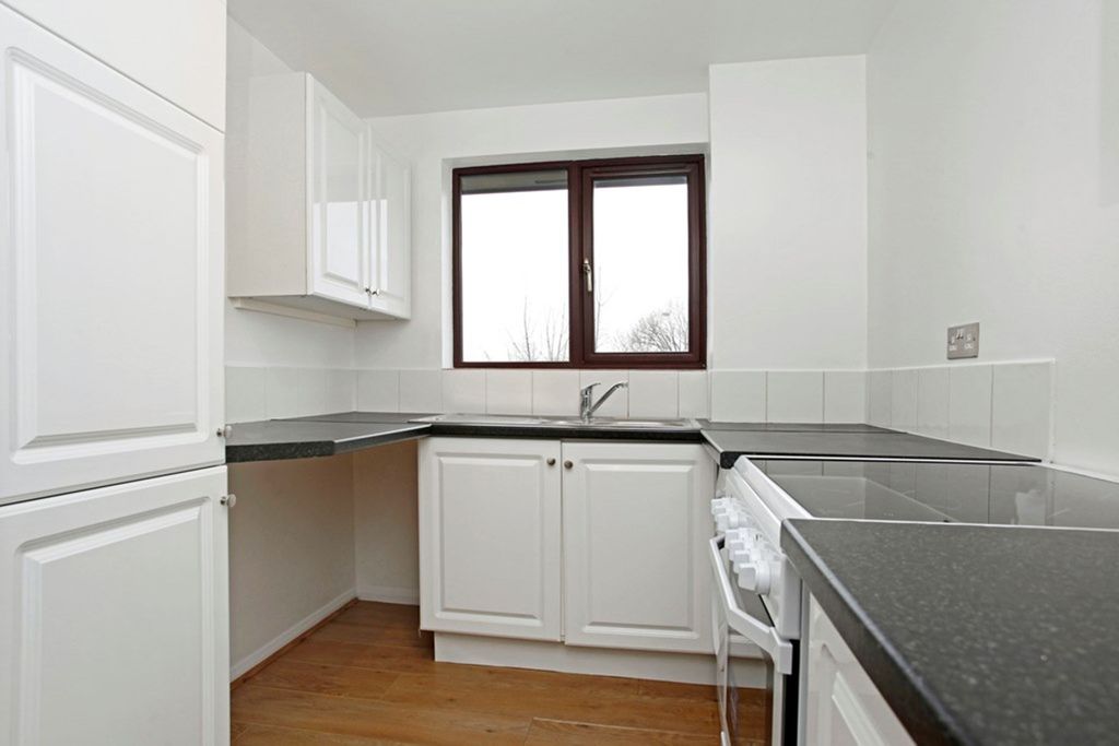 Property photo 3 of 14 Kitchen