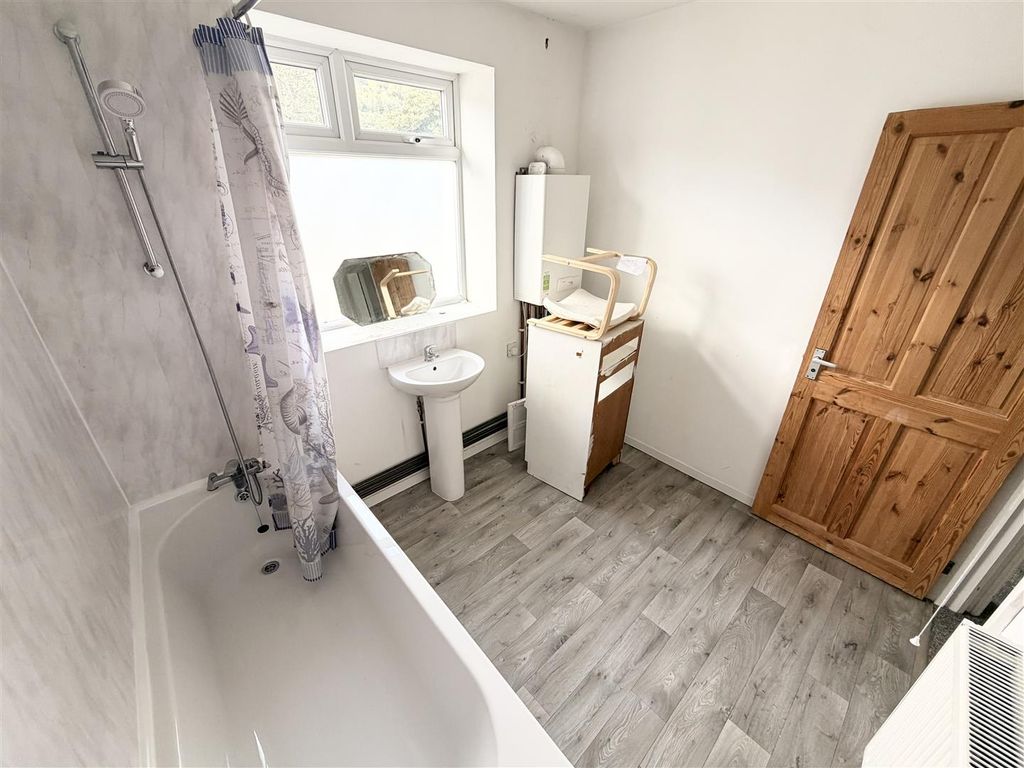 Property photo 2 of 12 Tempimagexhamr7.Jpg