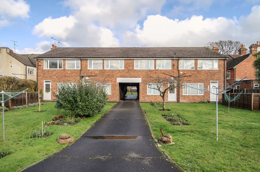 Property photo 1 of 17 1401995-17-697385...