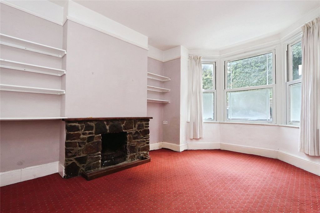 Property photo 2 of 11 Picture No. 21