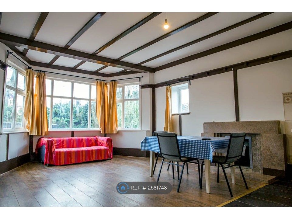 Property photo 1 of 6 Living Room