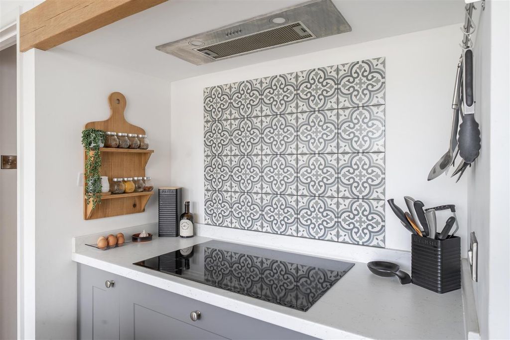 Property photo 3 of 15 Kitchen