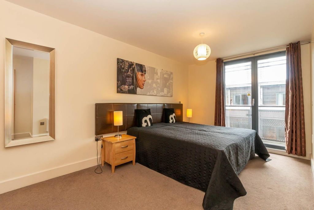 Property photo 2 of 8 Bedroom