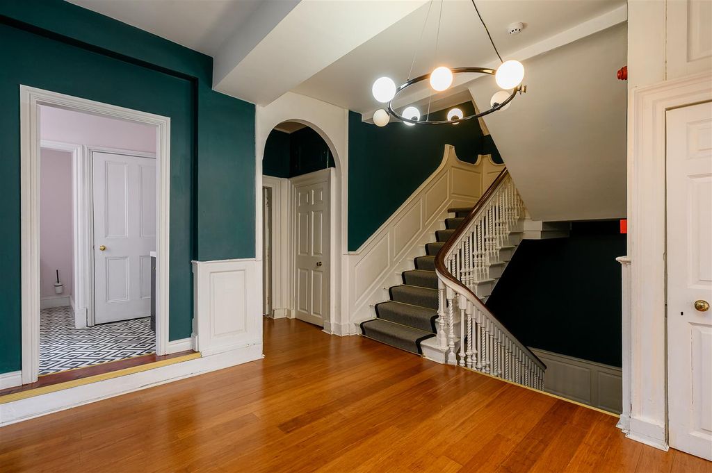 Property photo 3 of 18 Landing