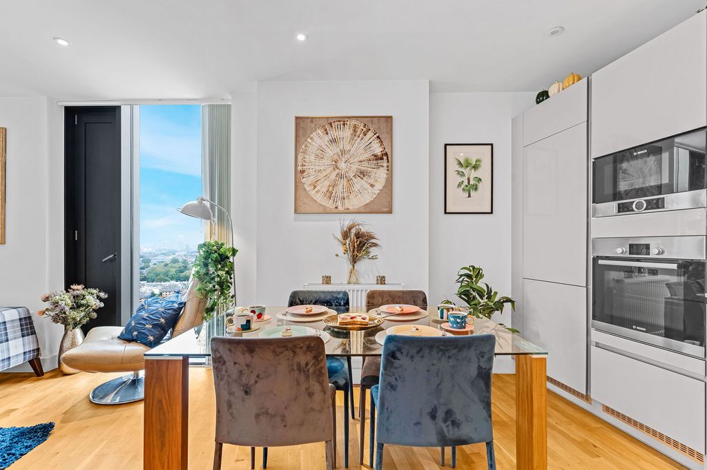 Property photo 3 of 24