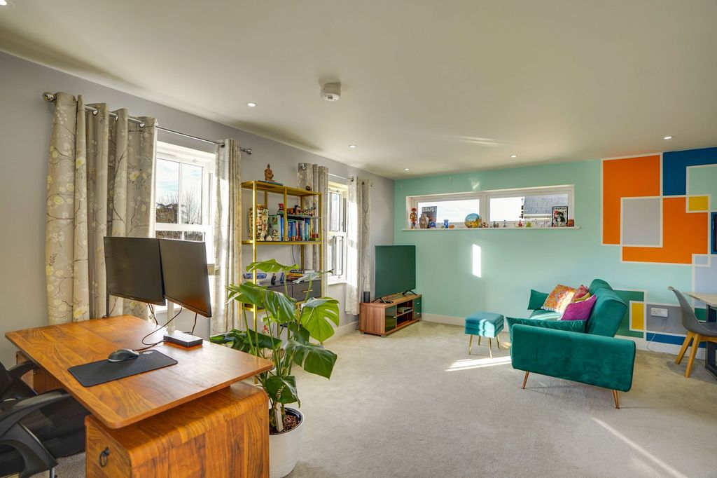 Property photo 3 of 11