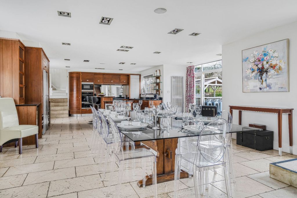 Property photo 3 of 26 Dining Areas