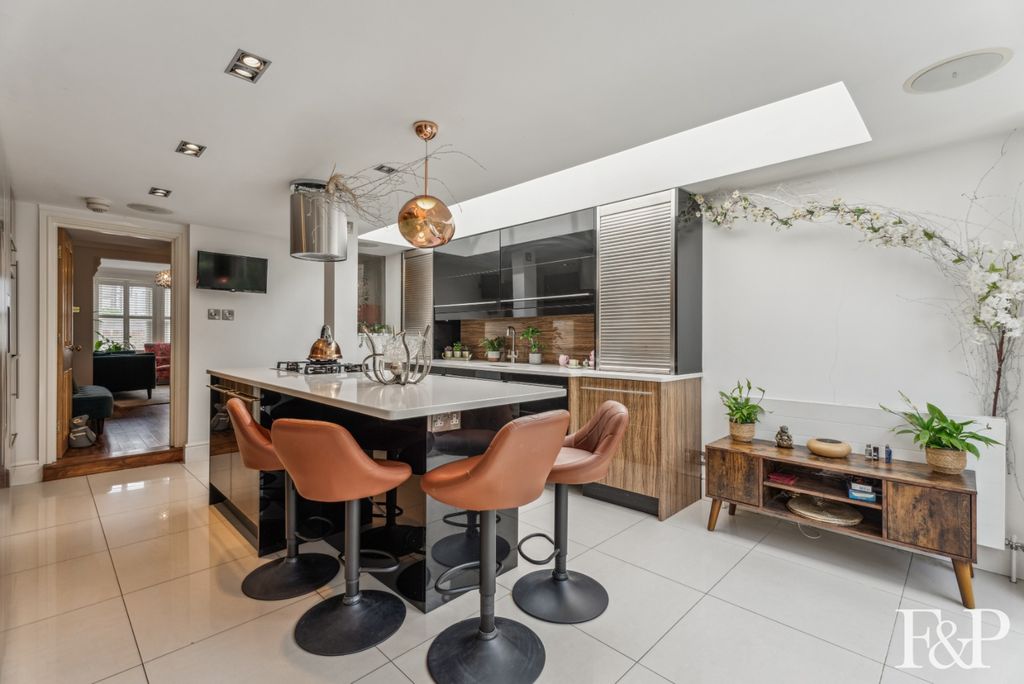 Property photo 3 of 16 4238127