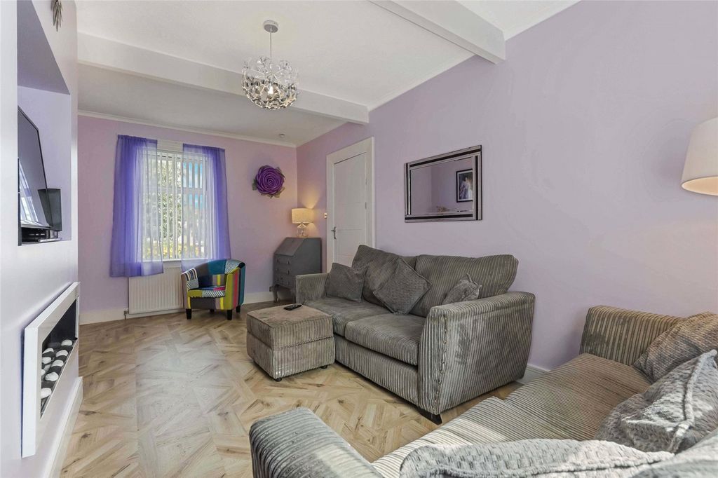 Property photo 3 of 21 Picture No. 02