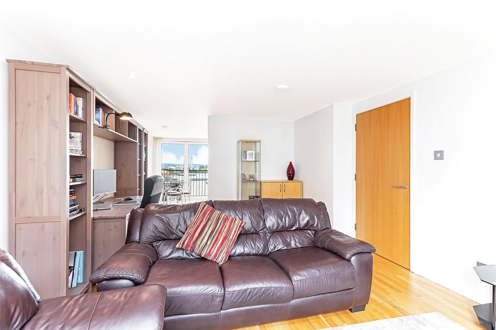Property photo 1 of 21 Picture No. 05