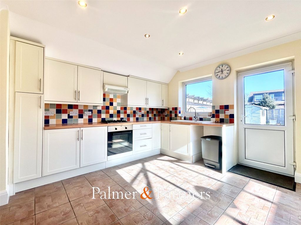 Property photo 2 of 15 Picture No. 08