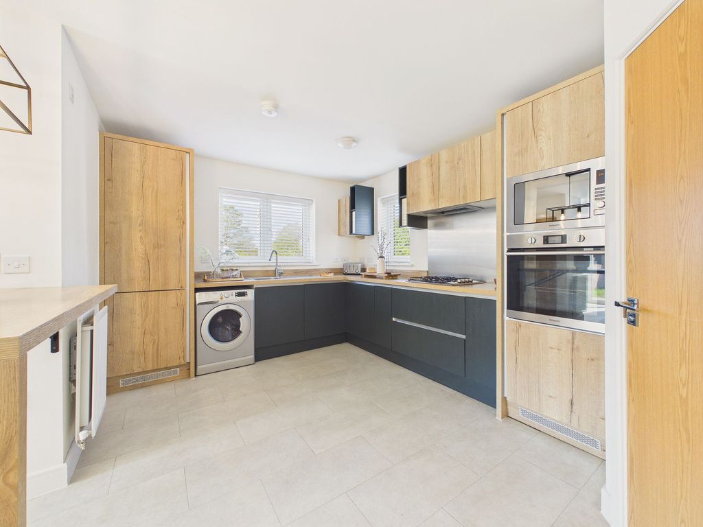 Property photo 3 of 15 Kitchen