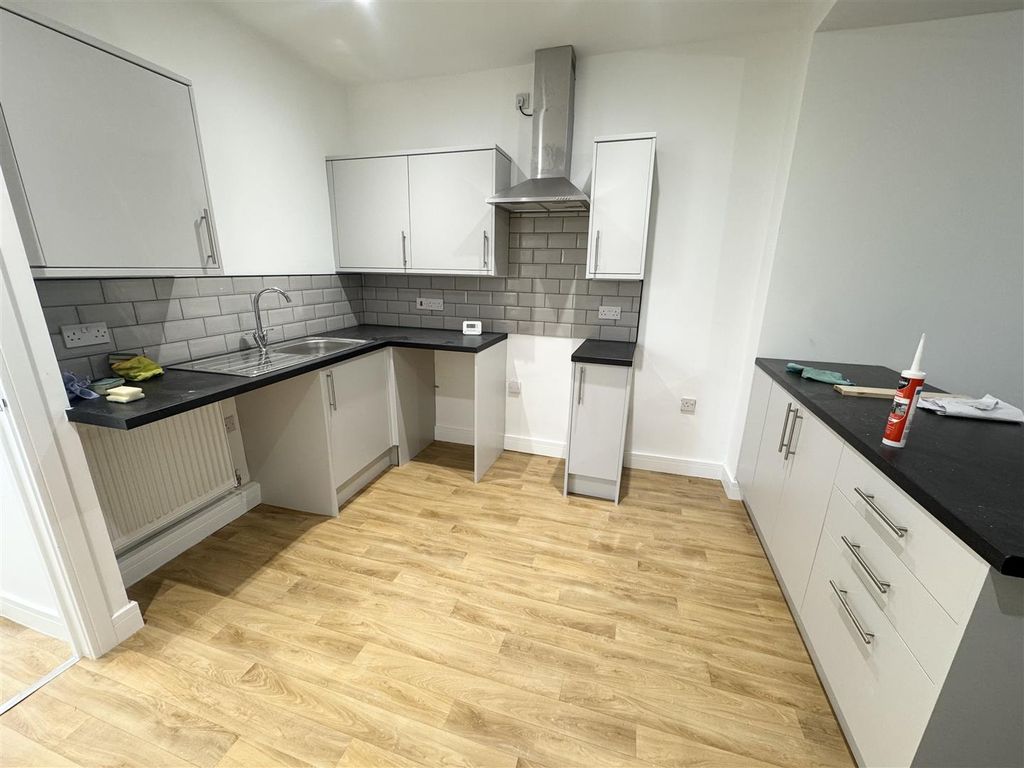 Property photo 2 of 13 Tempimagesc1Eqf.Jpg
