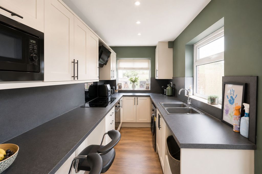 Property photo 3 of 13 Kitchen