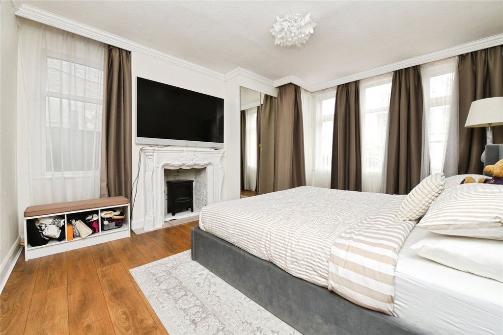 Property photo 2 of 15 Double Bedroom