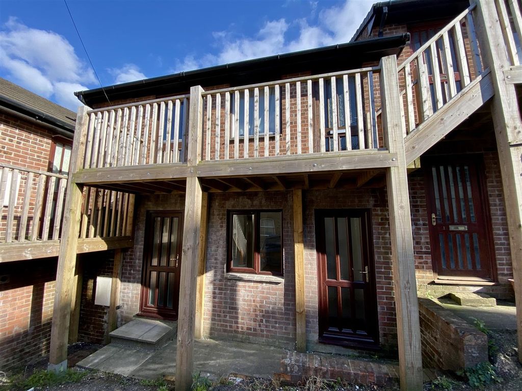 Property photo 1 of 8 External