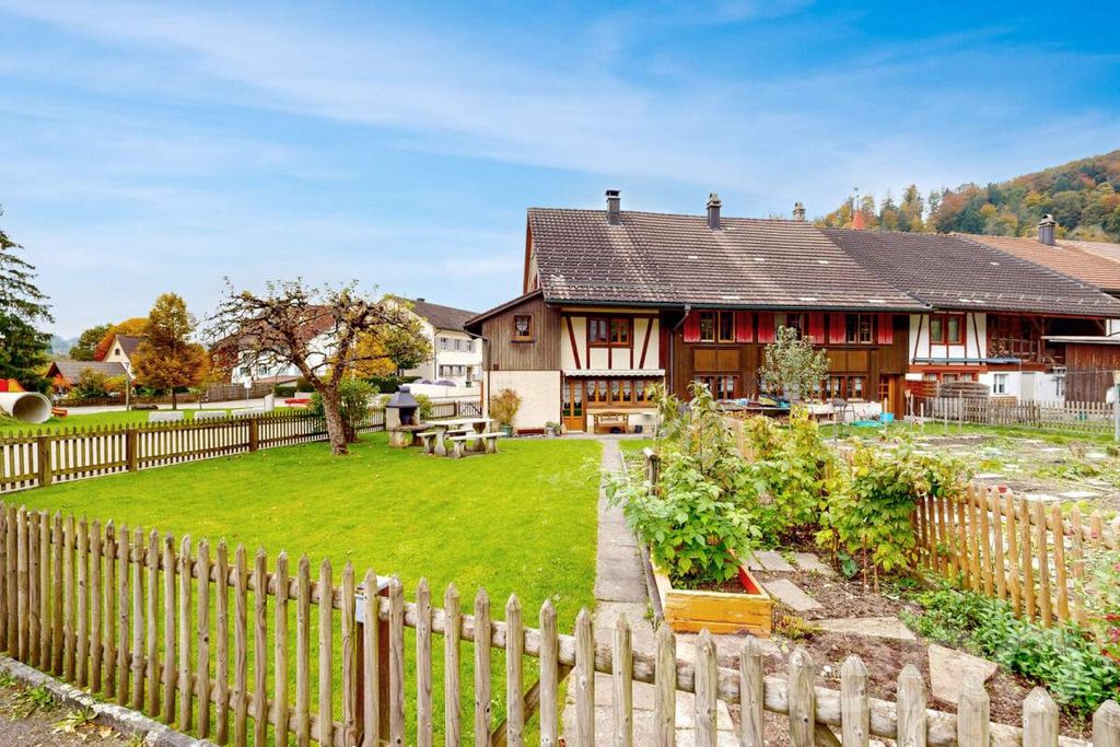 Property photo 2 of 11