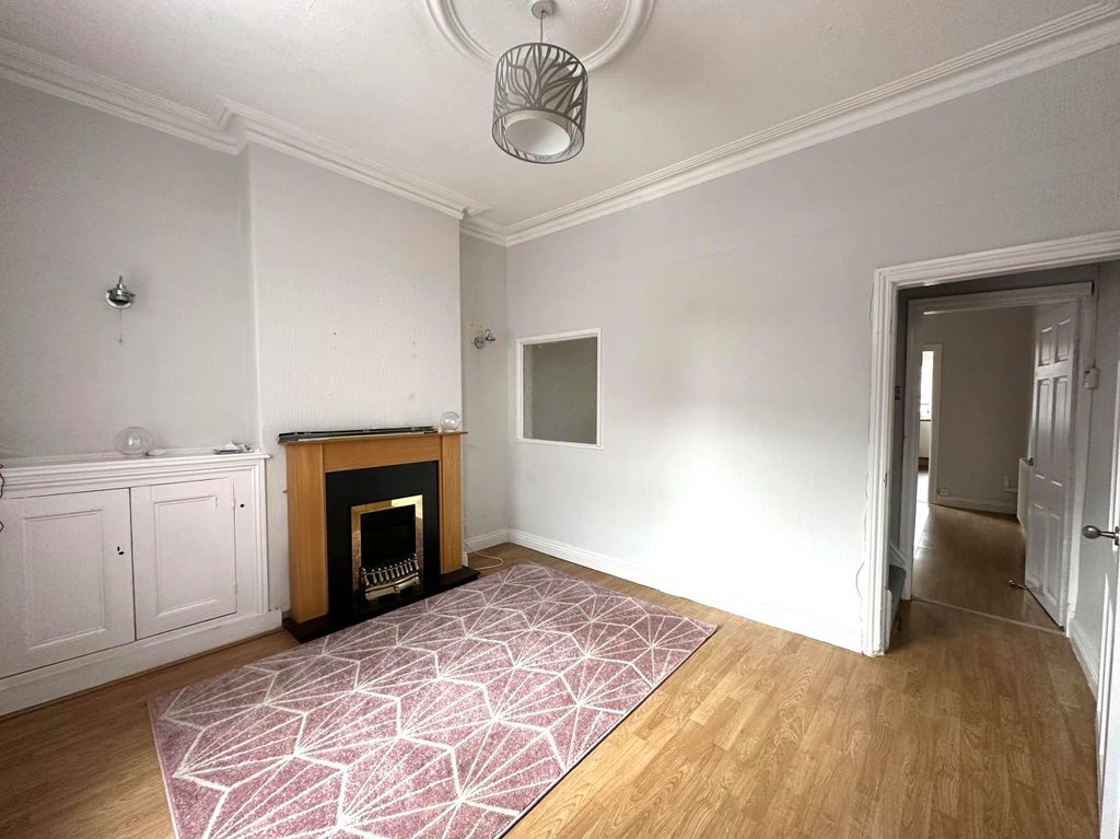 Property photo 1 of 8 Front Lounge