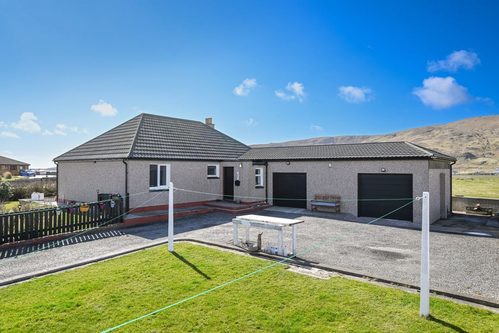 Property photo 2 of 43
