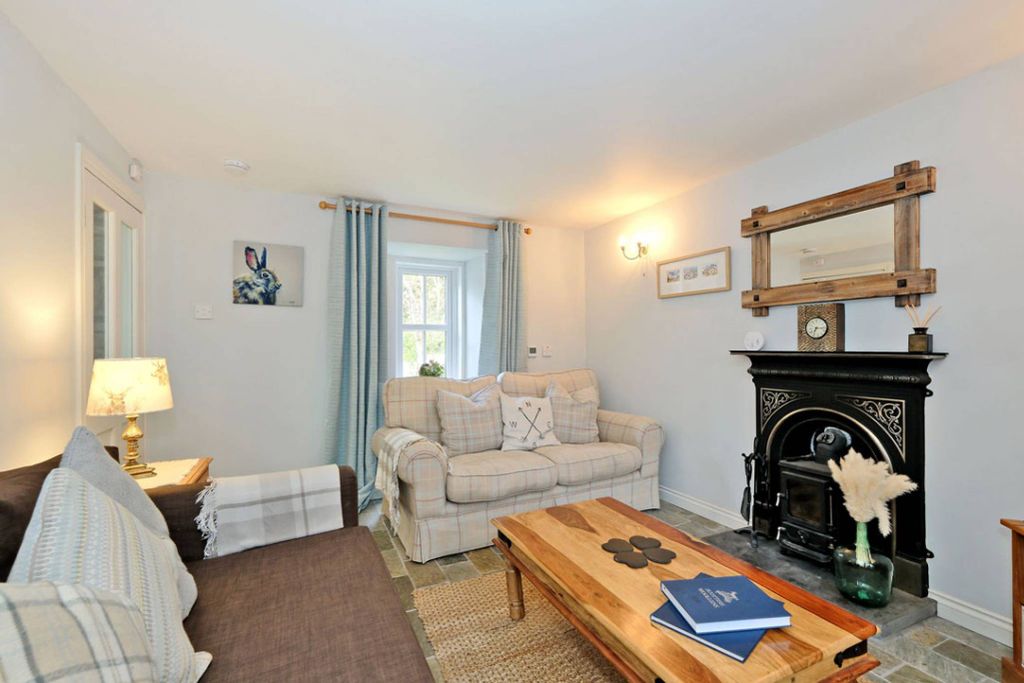 Property photo 3 of 28