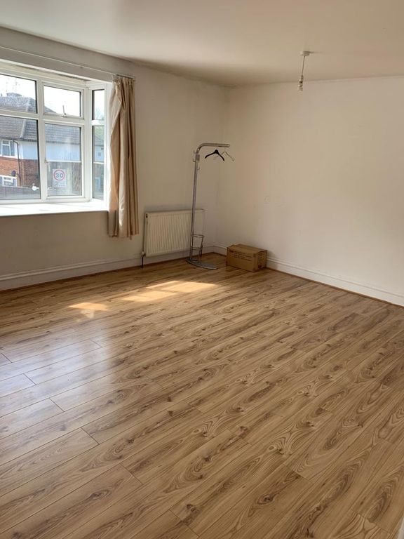 Property photo 3 of 9 Gallery