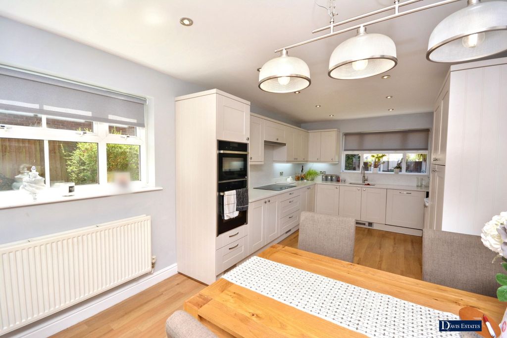 Property photo 3 of 27